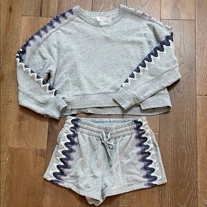 Gray Cropped Sweatshirt and Shorts Set with Zigzag Pattern